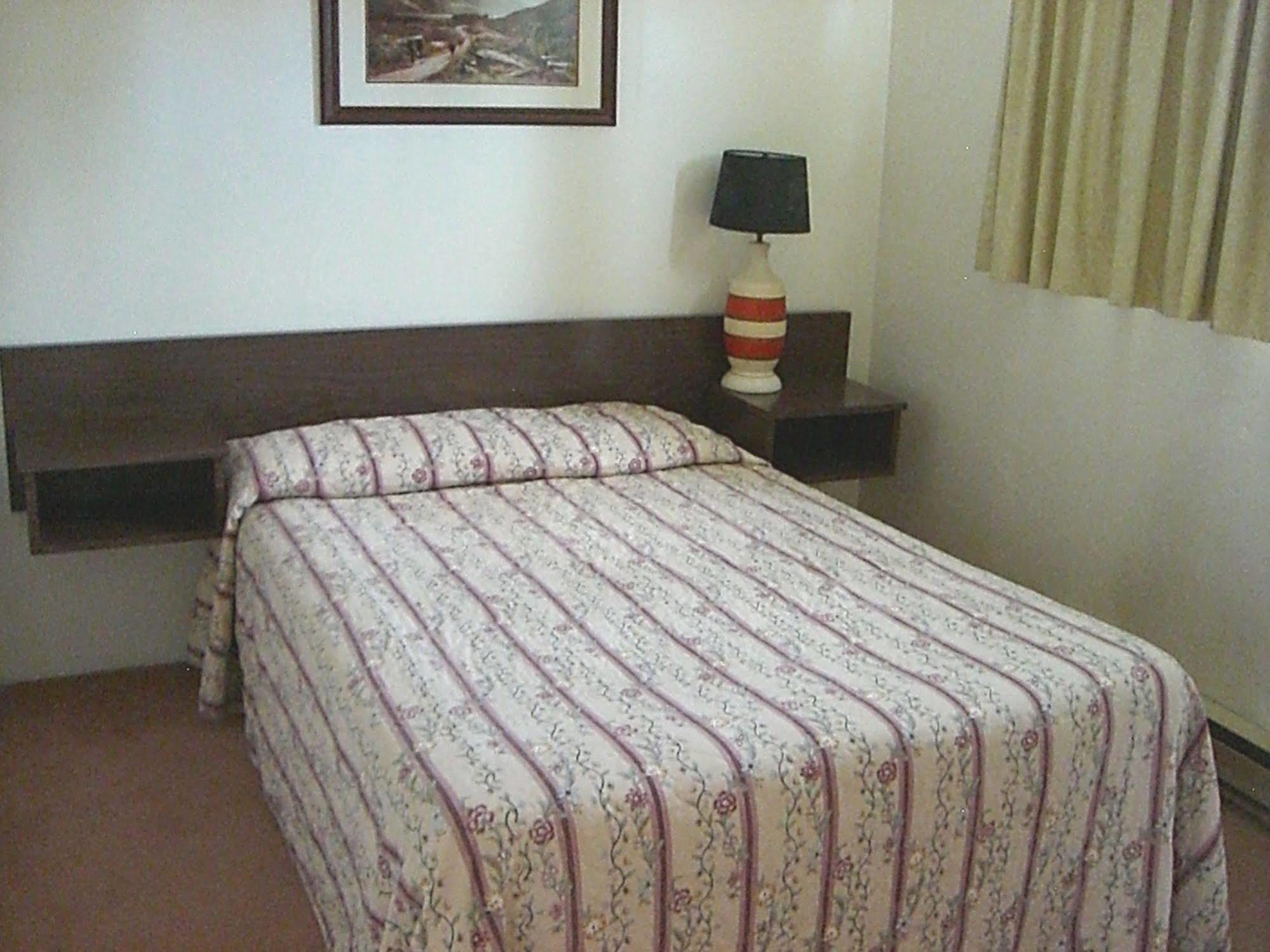 A-1 Alberni Inn Port Alberni Kültér fotó