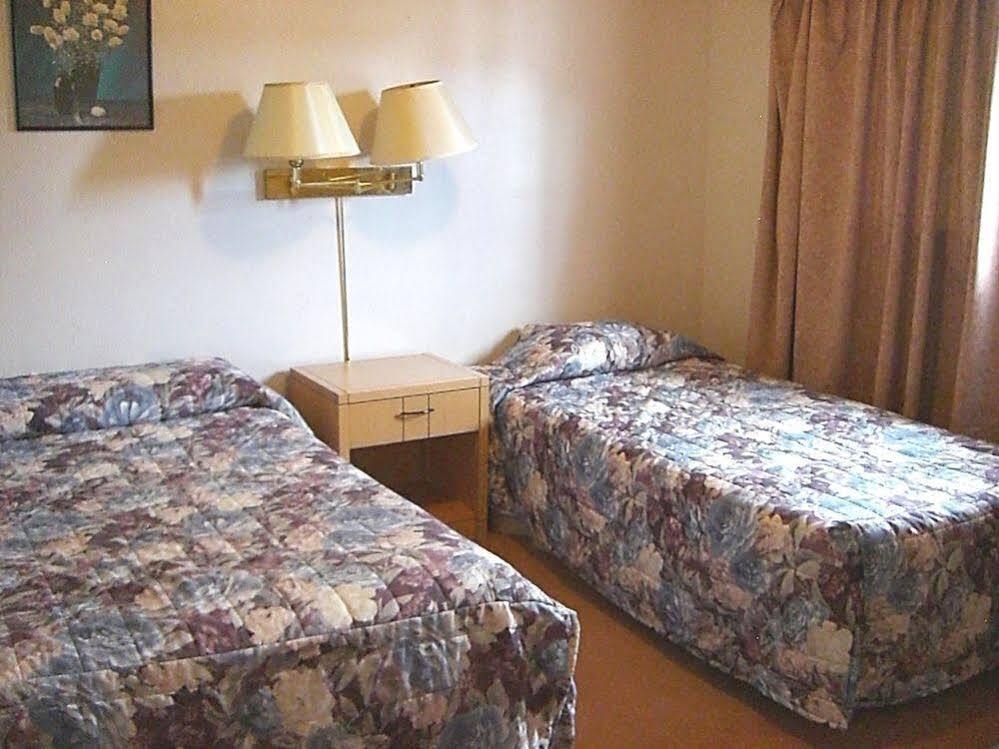 A-1 Alberni Inn Port Alberni Kültér fotó